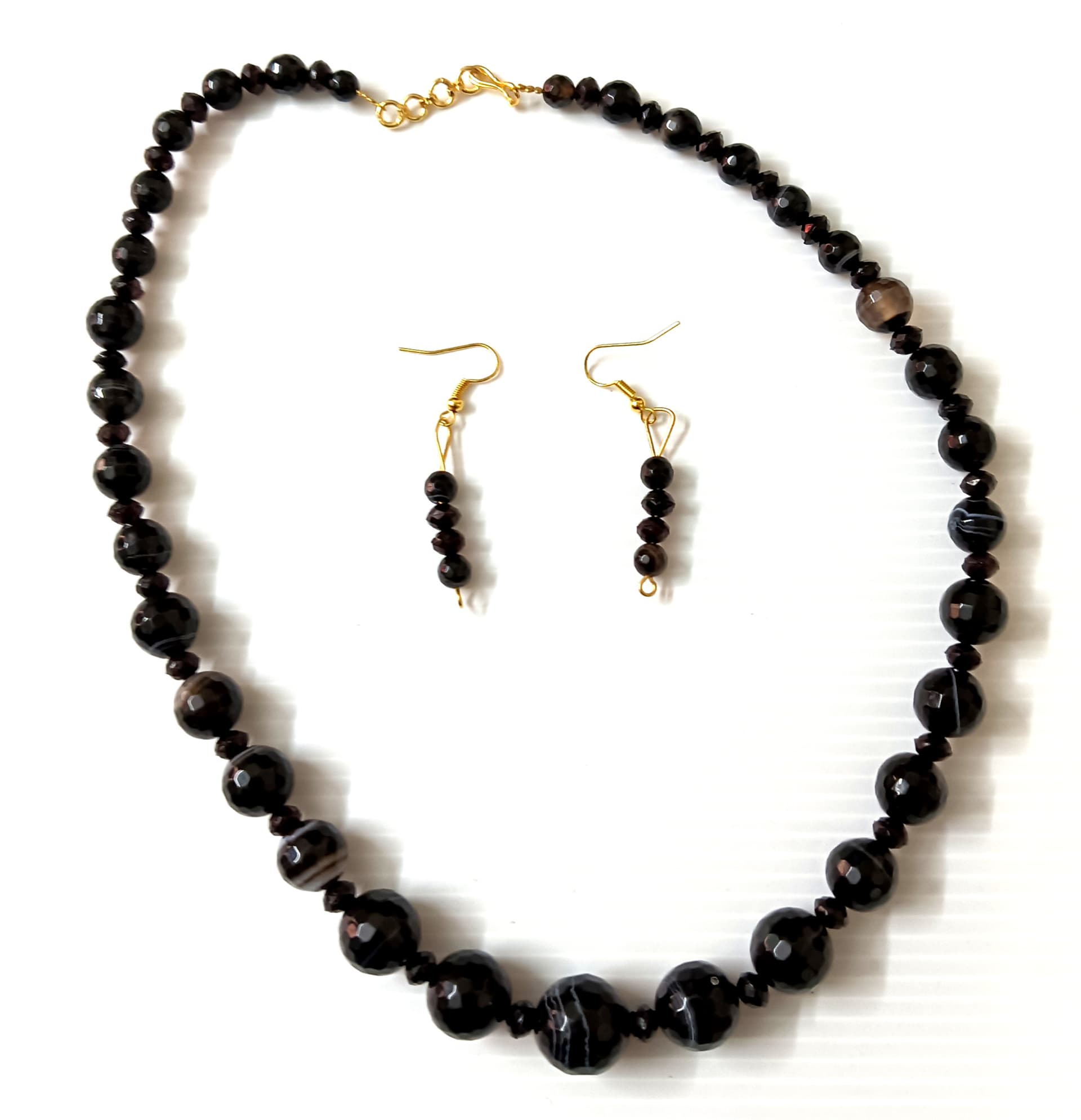 Necklace and earring set — black