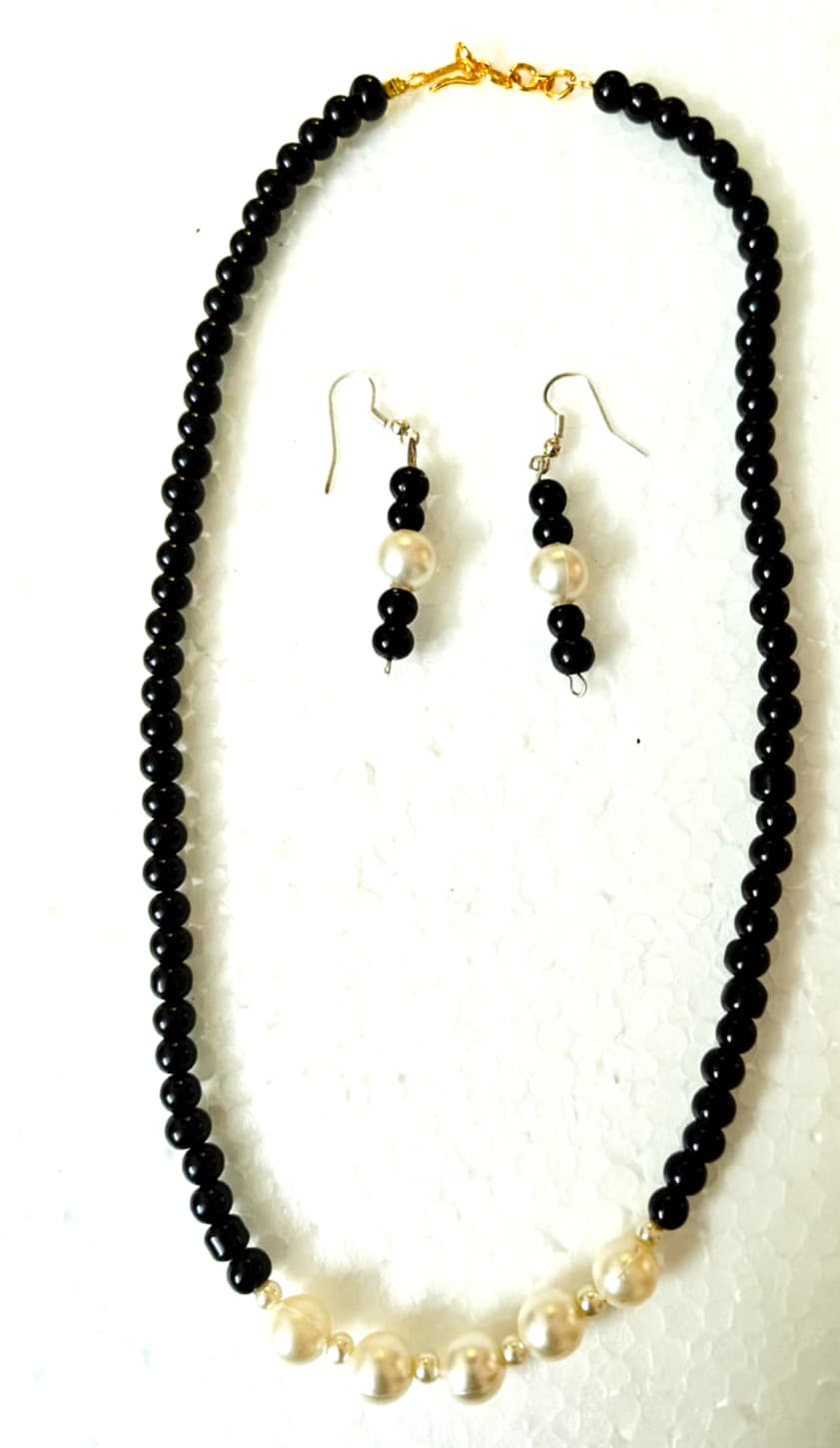 Necklace and earring set — black with pearl drops