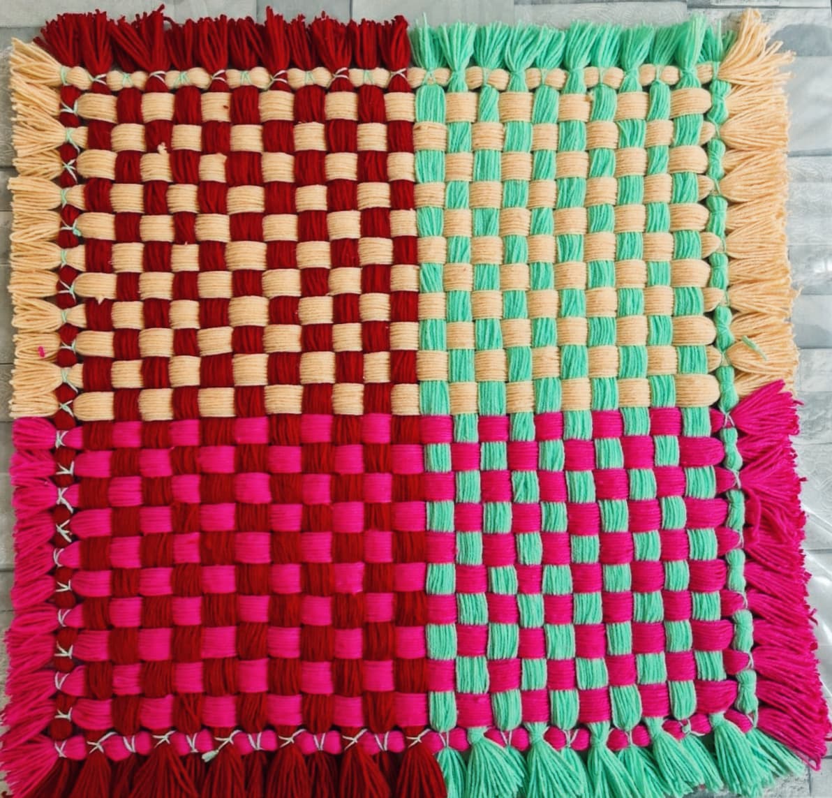 Handwoven mat · MT1020