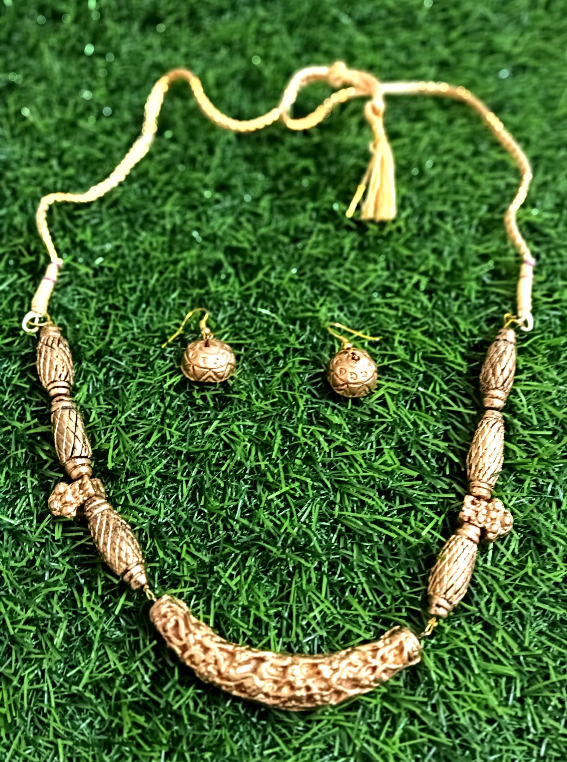 Necklace and earring set — cream and gold quilled