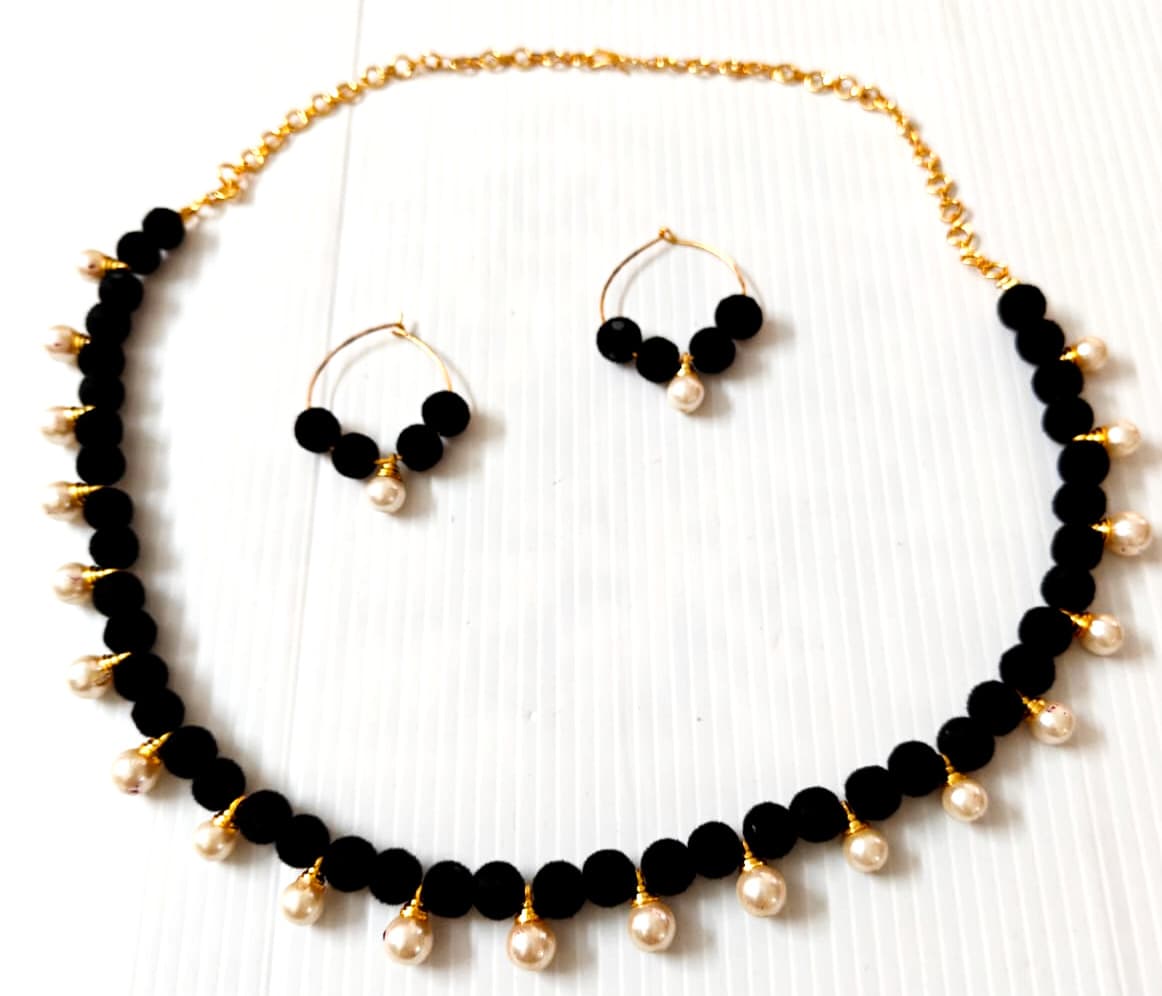 Necklace and earring set — black with pearl drops