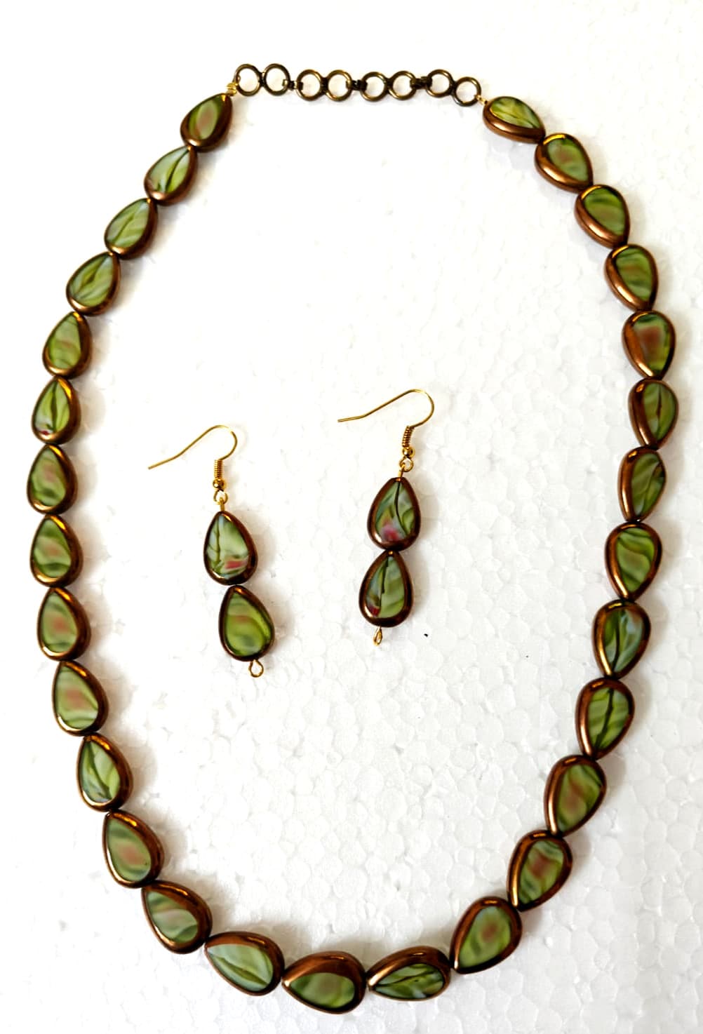 Necklace and earring set — olive shell