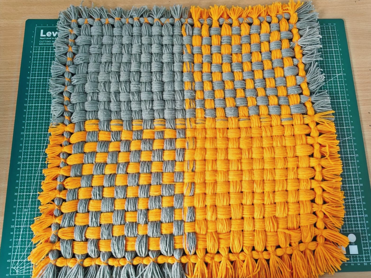 Handwoven mat · MT1018